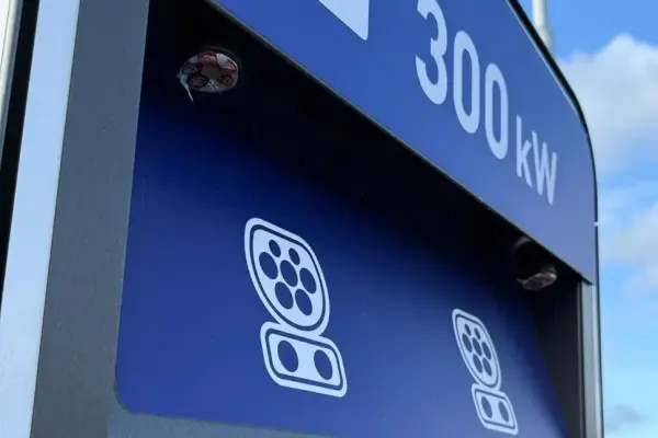 Trộm cáp sạc xe điện hoành hành tại Đức — 70 trạm mỗi ngày bị ảnh hưởng